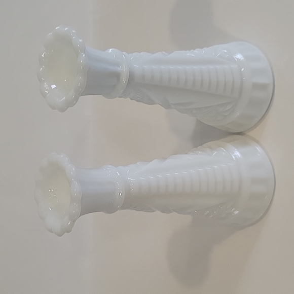 Vintage,  pair of Milk Glass Bud Vases, Stars and Bars design, Anchor Hocking - Picture 4 of 10